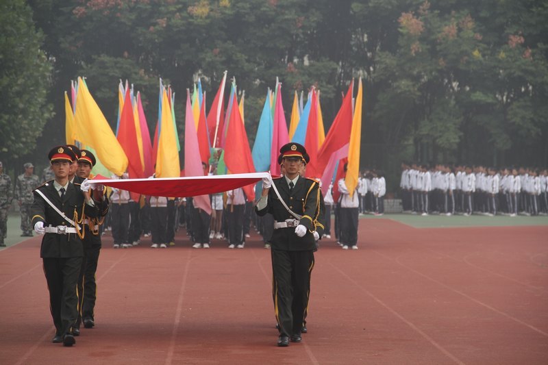 許昌學院舉行2012級新生軍訓會操