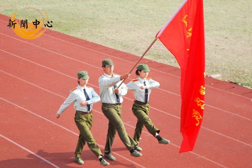 【組圖】2012級(jí)新生軍訓(xùn)閉營(yíng)式