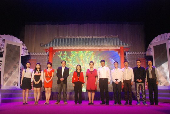 激情與知性的交匯 光影與韻律的圓融----“夢囈——難以言達(dá)之岸”:陳陟云詩歌鑒賞夜在廣東石油化工學(xué)院