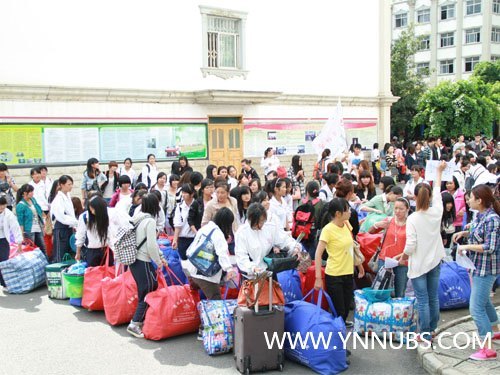 云南師范大學商學院海源校區(qū)喜迎新生返校