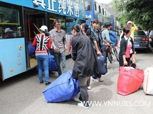 云南師范大學商學院海源校區(qū)喜迎新生返校