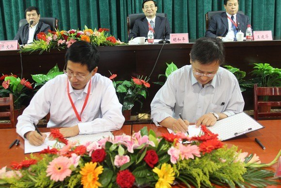 東華大學與新疆大學簽署2012-2013年度對口支援協議