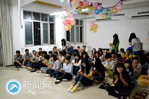 “軍訓(xùn)過(guò)后不要太想念,因?yàn)槲覐奈醋哌h(yuǎn)”