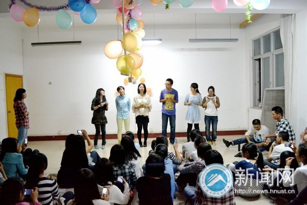 “軍訓(xùn)過(guò)后不要太想念,因?yàn)槲覐奈醋哌h(yuǎn)”
