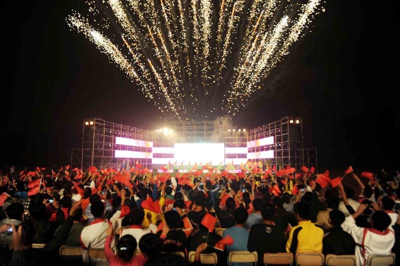 “走進(jìn)學(xué)苑花園建設(shè)工地”慰問(wèn)演出舉行