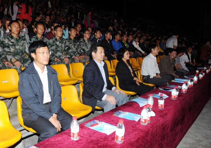“走進(jìn)學(xué)苑花園建設(shè)工地”慰問(wèn)演出舉行