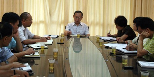 楊海濤書記到后勤基建處調(diào)研