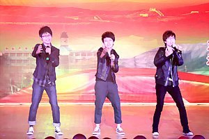 濟南大學2012年“慶國慶·迎新生”文藝晚會隆重舉行