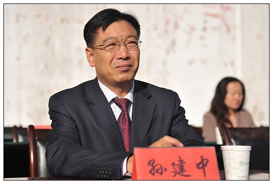 晉中學(xué)院2012級(jí)新生軍訓(xùn)匯演暨開學(xué)典禮在北院體育場隆重舉行