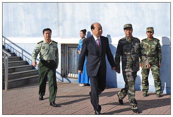晉中學(xué)院2012級(jí)新生軍訓(xùn)匯演暨開學(xué)典禮在北院體育場隆重舉行