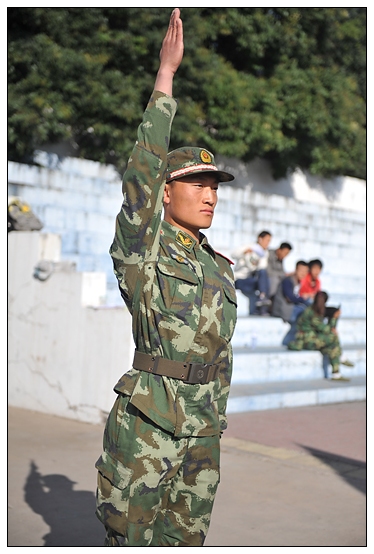 晉中學(xué)院2012級(jí)新生軍訓(xùn)匯演暨開學(xué)典禮在北院體育場隆重舉行