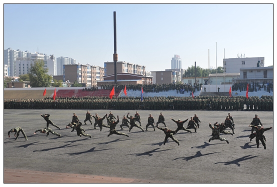晉中學(xué)院2012級(jí)新生軍訓(xùn)匯演暨開學(xué)典禮在北院體育場隆重舉行