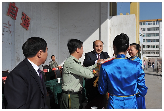 晉中學(xué)院2012級(jí)新生軍訓(xùn)匯演暨開學(xué)典禮在北院體育場隆重舉行