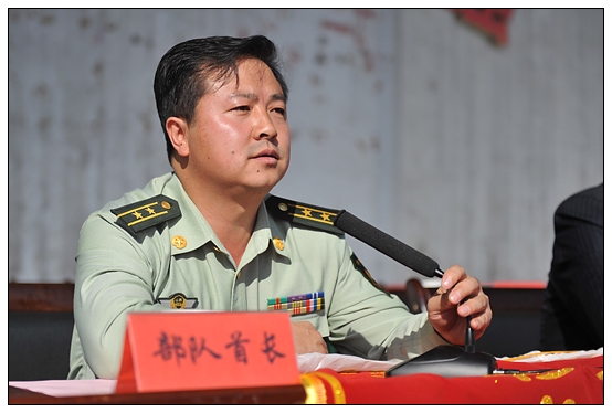 晉中學(xué)院2012級(jí)新生軍訓(xùn)匯演暨開學(xué)典禮在北院體育場隆重舉行