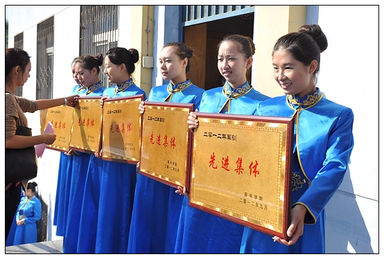 晉中學(xué)院2012級(jí)新生軍訓(xùn)匯演暨開學(xué)典禮在北院體育場隆重舉行