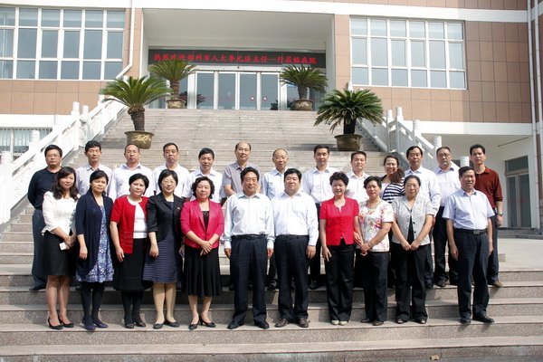 市人大常委會副主任、市總工會主席李元法一行到鄭州職業(yè)技術(shù)學(xué)院視察