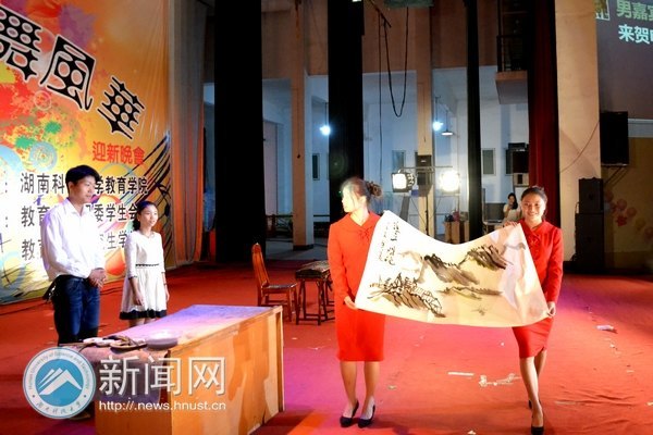 教育學(xué)院拉開2012屆迎新晚會(huì)序幕