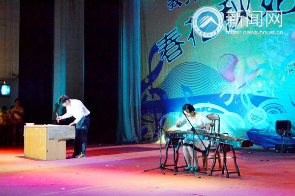 教育學(xué)院拉開2012屆迎新晚會(huì)序幕