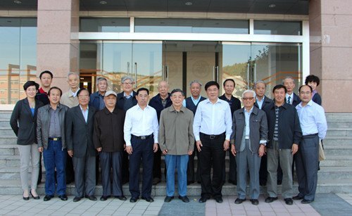 山東建筑大學(xué)首屆本科專(zhuān)業(yè)老校友畢業(yè)50周年重返母校