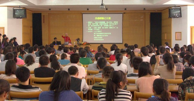攜“鄉愁”回“母鄉” 談“美感”述“經驗”——著名文化學者余光中再次受聘常州工學院客座教授親為學子授課