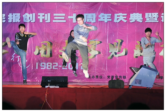 宣傳部舉辦晉中學院報創(chuàng)刊30周年慶典暨迎新晚會
