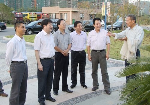 臺(tái)州日?qǐng)?bào)社領(lǐng)導(dǎo)來(lái)校考察交流
