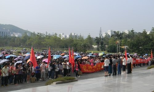 【豐湖黨旗紅】經濟管理系黨總支開展“美化校園 你我同行”活動