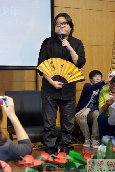 著名音樂(lè)人高曉松現(xiàn)場(chǎng)脫口秀引爆傳媒學(xué)院
