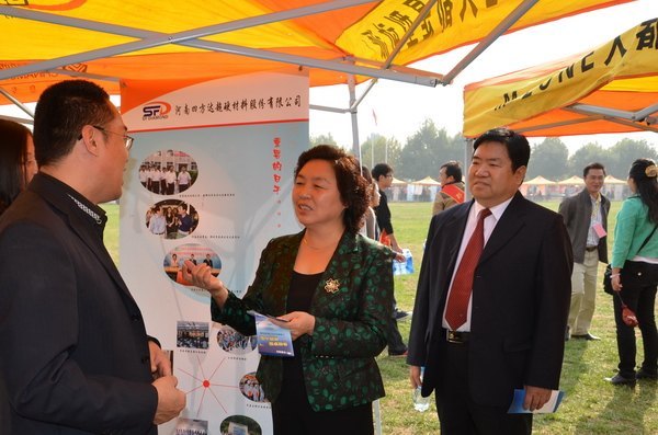 鄭州職業(yè)技術(shù)學院舉行2013屆畢業(yè)生校園招聘會暨就業(yè)啟動儀式