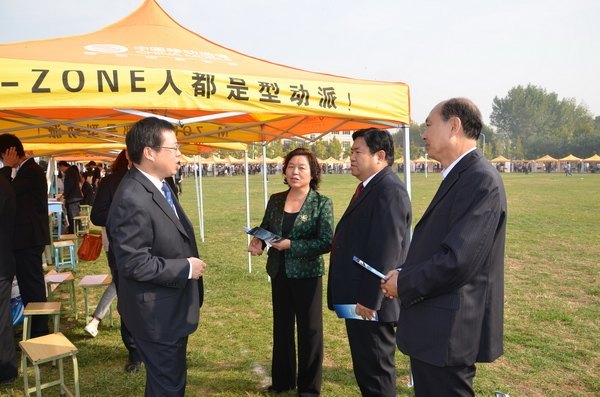 鄭州職業(yè)技術(shù)學院舉行2013屆畢業(yè)生校園招聘會暨就業(yè)啟動儀式