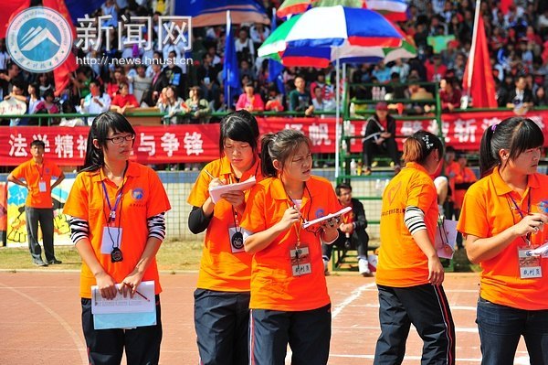【校運會視點】累并快樂著 志愿者裁判風采正飛揚