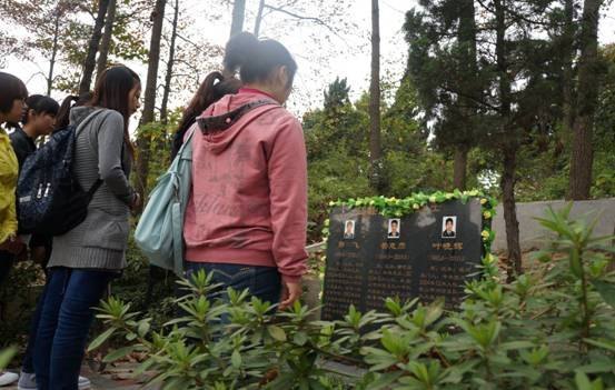 (圖文)學習英烈 發奮學習 立志成才——2012年“概論”課實踐教學圓滿完成