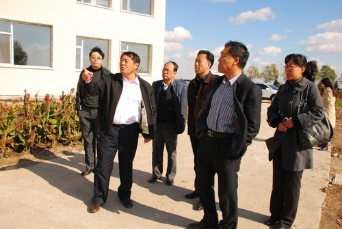 學(xué)校領(lǐng)導(dǎo)深入企業(yè)考察調(diào)研學(xué)校領(lǐng)導(dǎo)深入企業(yè)考察調(diào)研