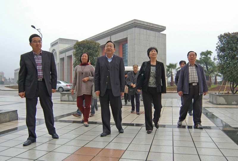 臺州市政府決策咨詢委綜合經濟組全體會議在臺州科技職業學院召開