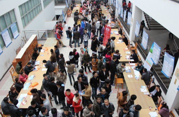 河海大學文天學院成功舉辦2013屆畢業生春季供需洽談會