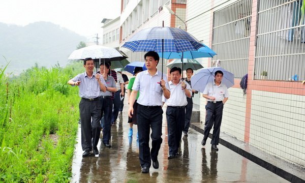 校領導巡察校園安全隱患