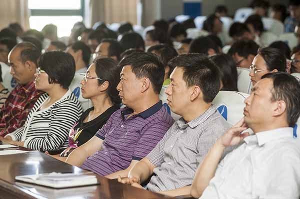 中國藏學研究中心原黨組書記朱曉明研究員來校講學