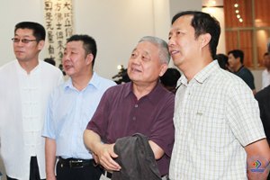 當(dāng)代藝術(shù)家大型系列紀(jì)錄片《書法中國》首映禮在濟(jì)南大學(xué)舉行