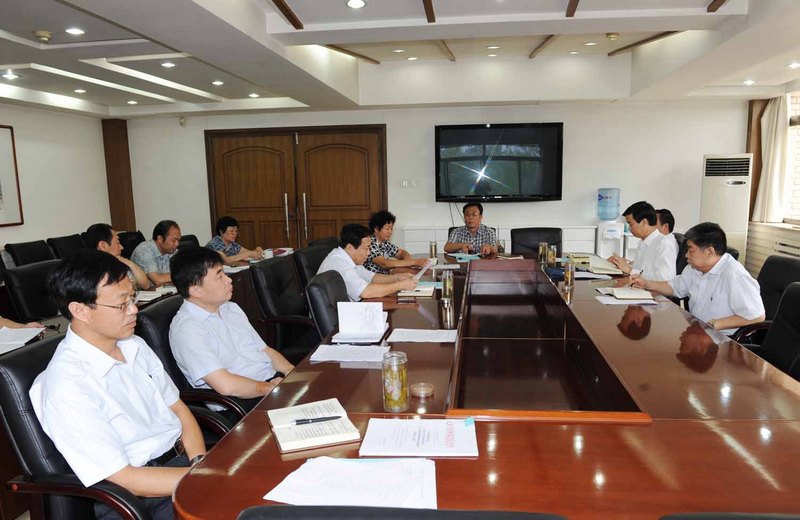 校黨委開展教育實(shí)踐活動(dòng)討論交流