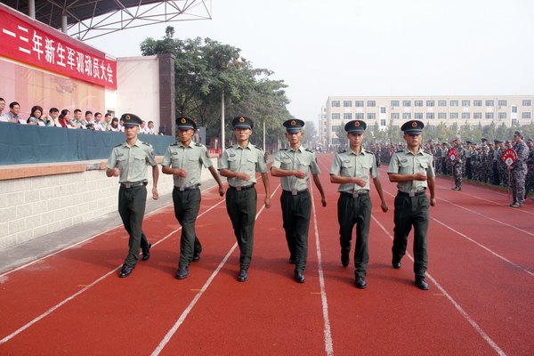 鄭州職業技術學院隆重舉行2013年新生軍訓動員大會