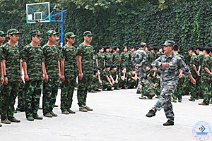 濟(jì)南大學(xué)圓滿完成2013級(jí)學(xué)生軍訓(xùn)工作