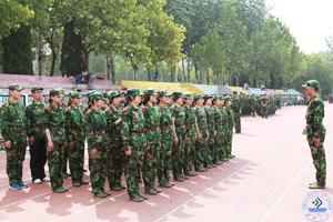 濟(jì)南大學(xué)圓滿完成2013級(jí)學(xué)生軍訓(xùn)工作