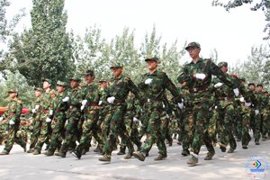 濟(jì)南大學(xué)圓滿完成2013級(jí)學(xué)生軍訓(xùn)工作