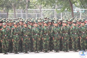 濟(jì)南大學(xué)圓滿完成2013級(jí)學(xué)生軍訓(xùn)工作