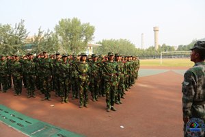 濟(jì)南大學(xué)圓滿完成2013級(jí)學(xué)生軍訓(xùn)工作