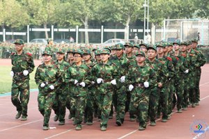 濟(jì)南大學(xué)圓滿完成2013級(jí)學(xué)生軍訓(xùn)工作