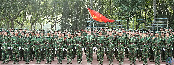 濟(jì)南大學(xué)圓滿完成2013級(jí)學(xué)生軍訓(xùn)工作