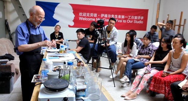 法國畫家克勞德?伊維爾應邀在油畫系講學