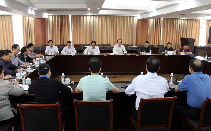 自治區(qū)財政廳黃偉京廳長一行到廣西師范學(xué)院考察調(diào)研