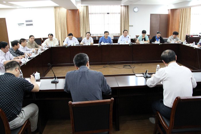 自治區(qū)財政廳黃偉京廳長一行到廣西師范學(xué)院考察調(diào)研